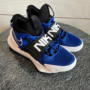 Boys basketball shoes size 6Y
